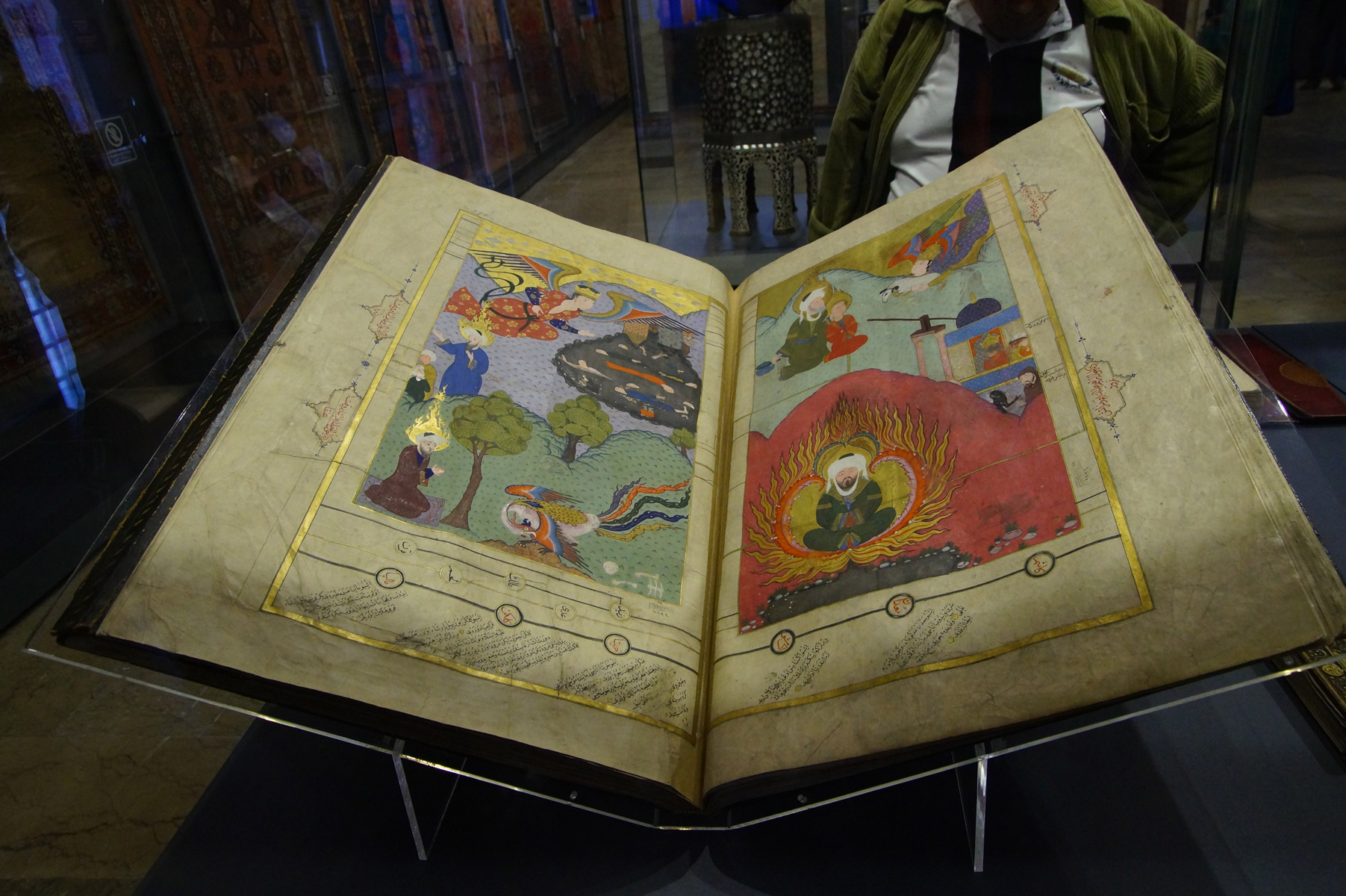 Совсем уж диковинная для исламской культуры книга с изображениями лиц!

Стамбул, Турция, весна 2019